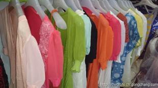 批發(fā)市場(chǎng)新風(fēng)向 男女T恤、中老年大板服飾、韓版連衣裙與童裝尾貨一站式采購(gòu)指南